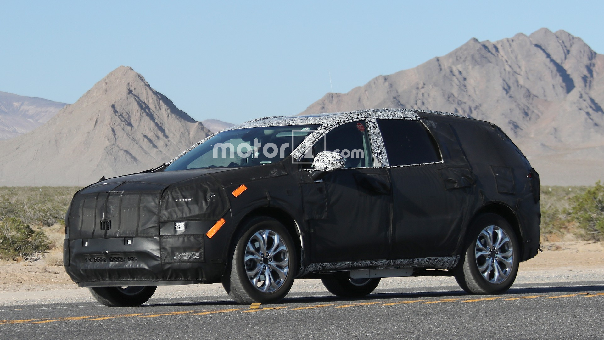 2018 Buick Enclave shows its new face in latest spy photos