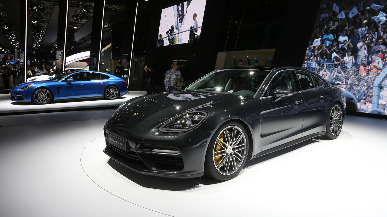 2016 Porsche Panamera Paris Motor Show