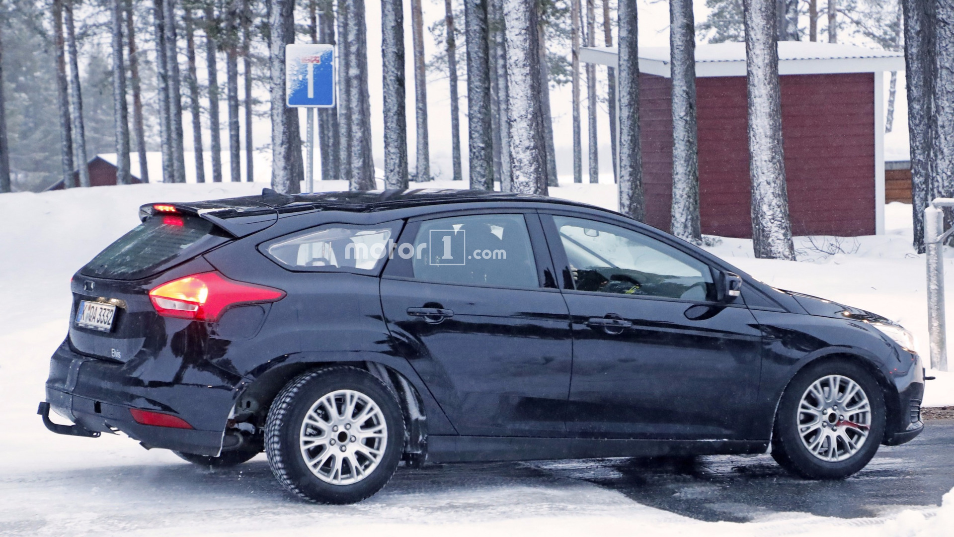 2019-ford-focus-wagon-test-mule-spy-photo.jpg