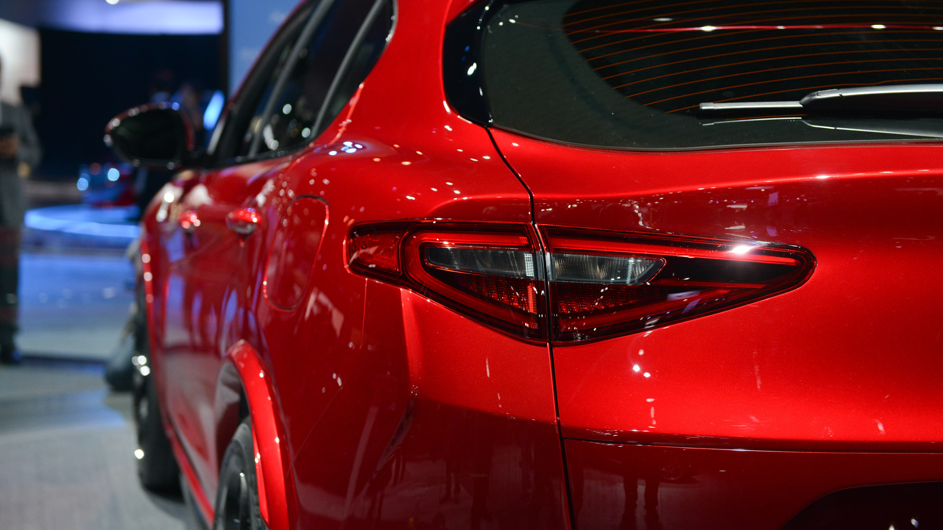 alfa-romeo-stelvio-la-2016.jpg