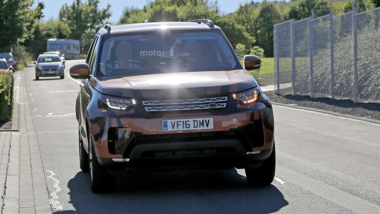 http://icdn-6.motor1.com/images/mgl/KrR7b/s3/2017-land-rover-discovery-spy-photo.jpg