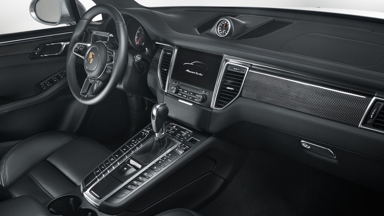 Porsche Macan Turbo with Performance Package