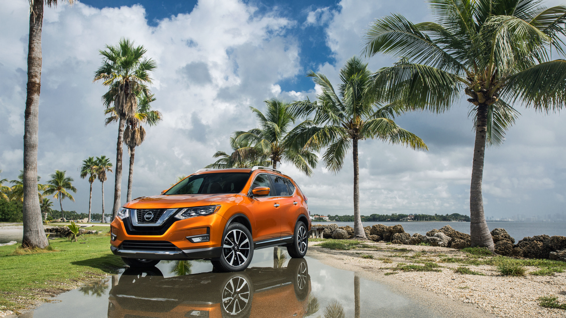 2017 Nissan Rogue gets a prettier face and hybrid powertrain