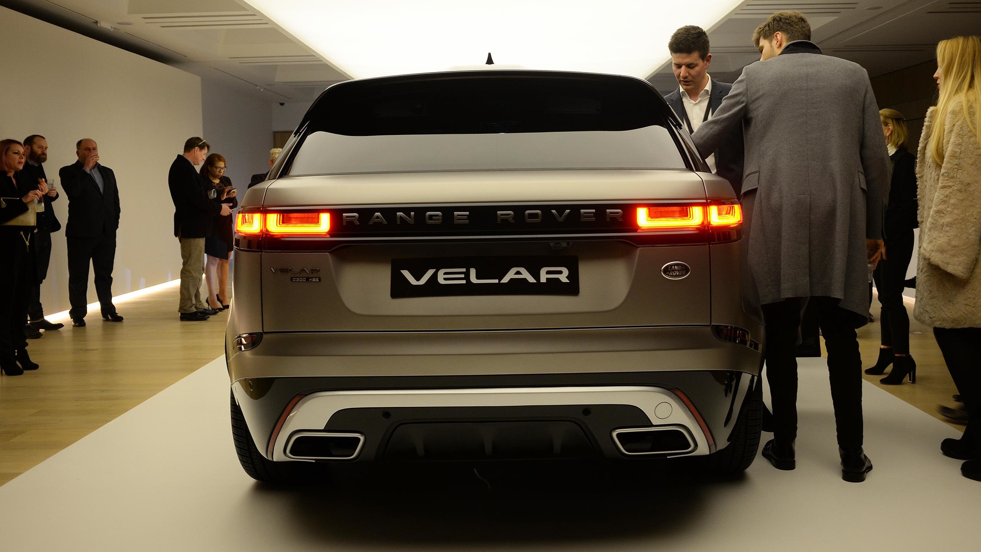 2018-land-rover-range-rover-velar-live.jpg