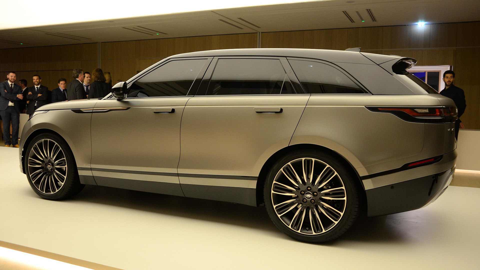2018-land-rover-range-rover-velar-live.jpg