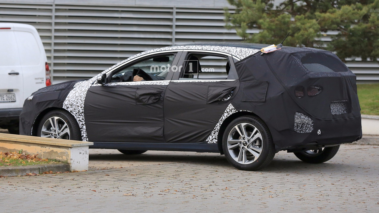 2018 Kia cee'd spy photo