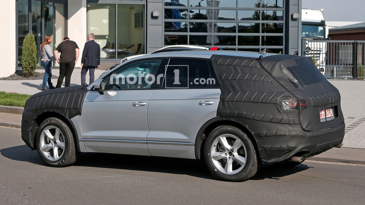 volkswagen-touareg-spy-photos.jpg
