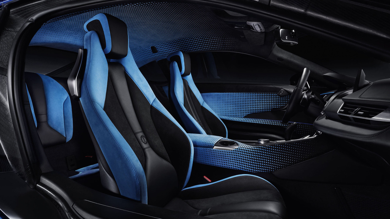 BMW I8 and I3 Crossfade
