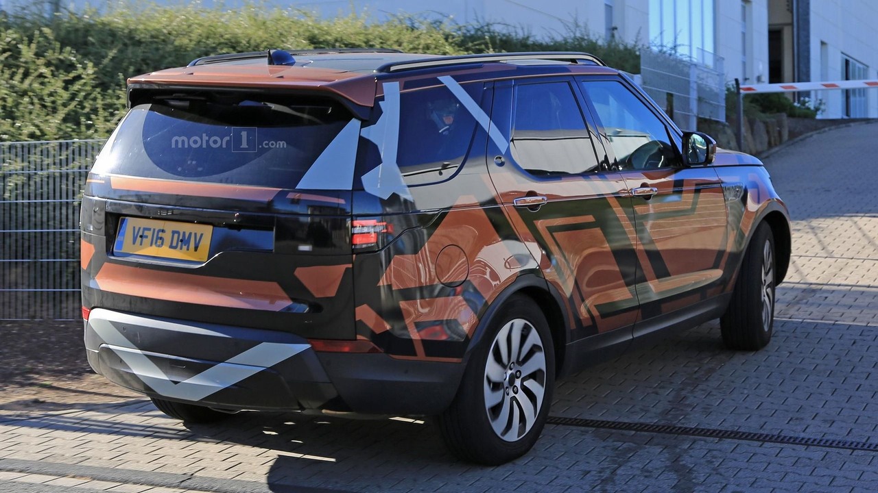 http://icdn-6.motor1.com/images/mgl/xYwnp/s3/2017-land-rover-discovery-spy-photo.jpg