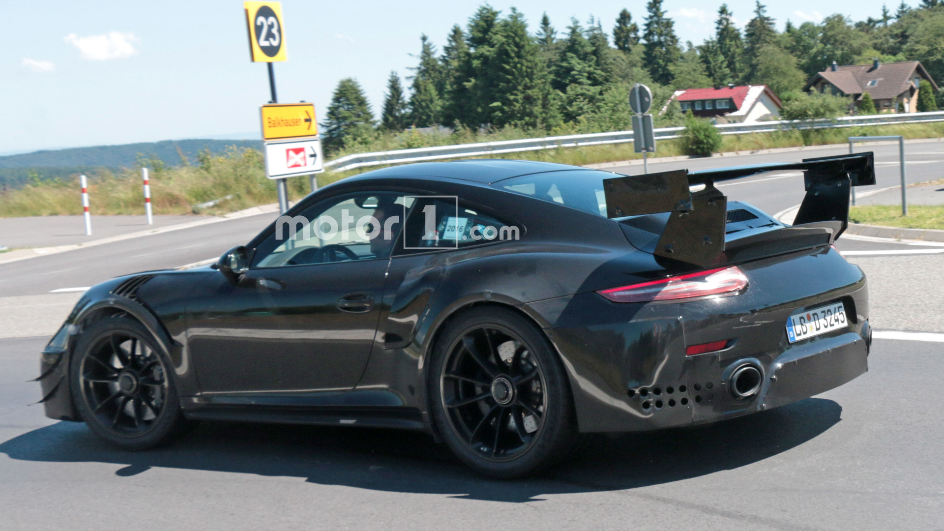 porsche-911-gt2-rs-spy-photos.jpg